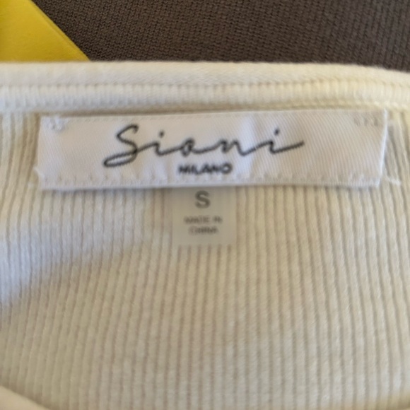 Sioni Milano Beautiful Unique White Sweater with Sheer Fringe Sleeves - Picture 4 of 4